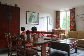 Apartment Close Canal Saint Martin